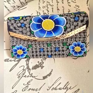 Embroidered Floral clutch/Wallet bag in EUC
